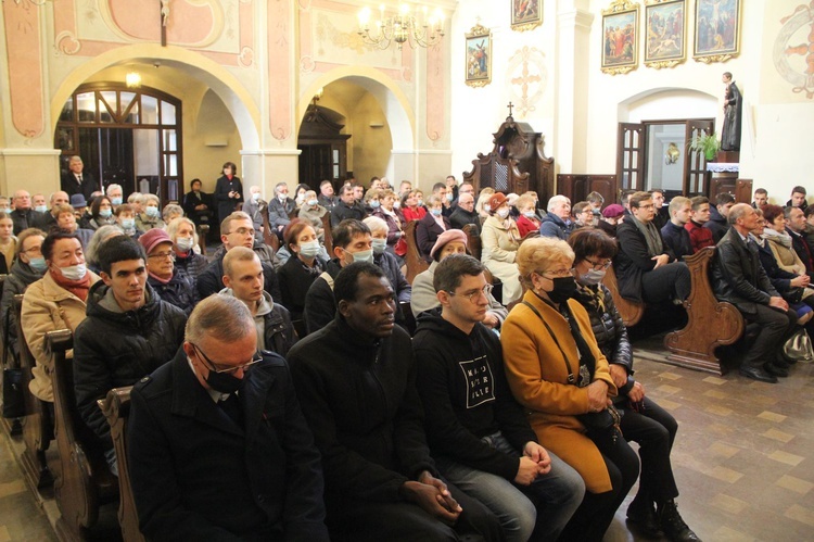 Biskup zawierzył Maryi nasze seminarium