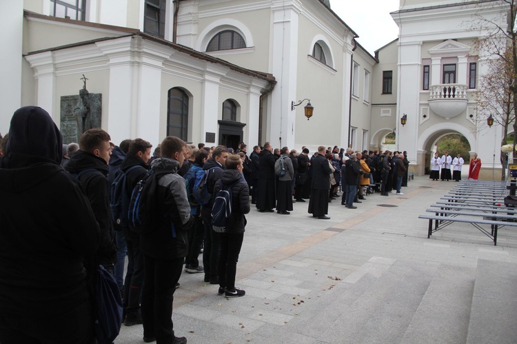 Biskup zawierzył Maryi nasze seminarium