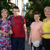 Od lewej: mama Grażyna, Miłosz, Dorota i mama Ania.