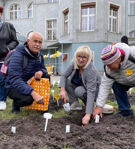 Biskup z odwiedzinami w dzierżoniowskim ZOL-u