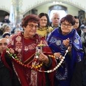 Misyjny różaniec w darze ołtarza.