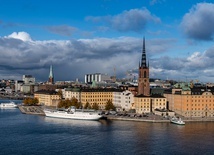 Szwedzka "koronakomisja": Rząd działał opieszale, dobrowolne restrykcje nie sprawdziły się