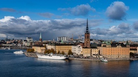 Szwedzka "koronakomisja": Rząd działał opieszale, dobrowolne restrykcje nie sprawdziły się