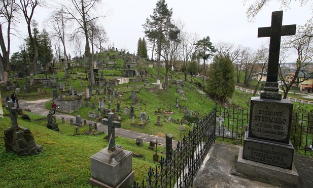 Na cmentarzach Wileńszczyzny i Powązkach kwesta na rzecz Rossy – najstarszej nekropolii Wilna