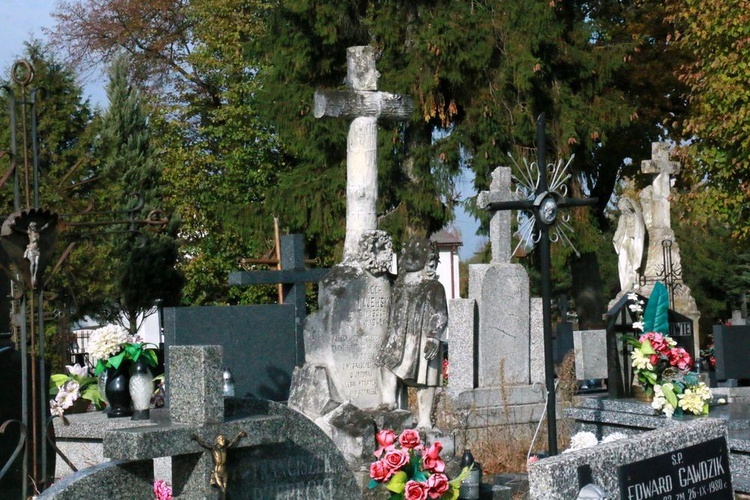 Cmentarz w Urzędowie