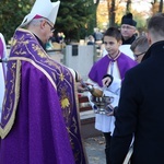 Świdnica. Msza św. i procesja różańcowa z bp. Markiem Mendykiem