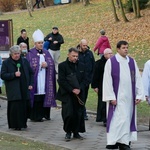 Modlitwa na gdańskim cmentarzu Srebrzysko