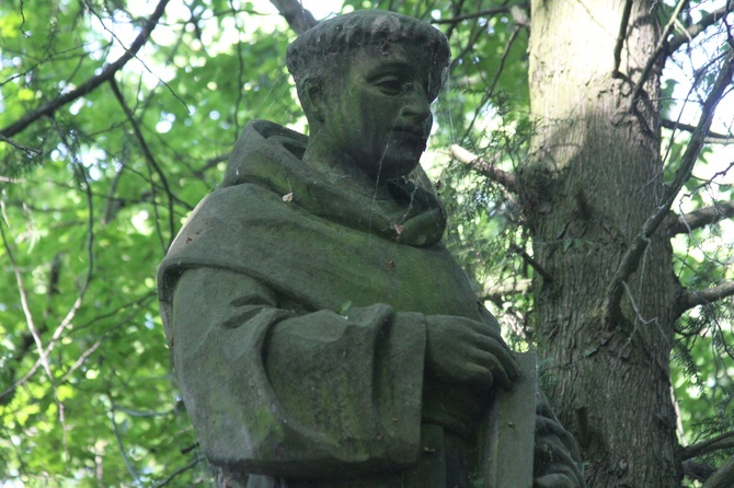 Brwilno k. Płocka. Figura św. Antoniego z Padwy w "Antoniówce"