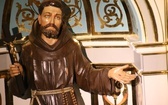 Poniatowo k. Żuromina. Figura św. Franciszka z Asyżu w ołtarzu bocznym