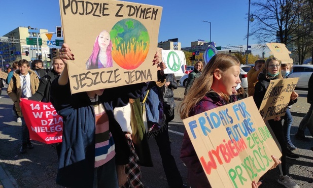 Katowice. Młodzieżowy Strajk Klimatyczny przeszedł ulicami miasta