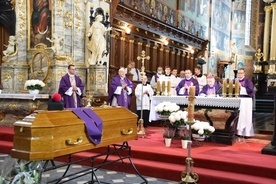 Msza święta pogrzebowa w katedrze.