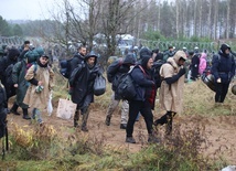 MON: Służby białoruskie zastraszają migrantów oddając strzały w ich obecności