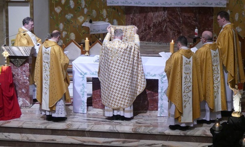 Boska Liturgia, której w kościele św. Józefa na Złotych Łanach przewodniczył o. Mariusz Michalik.