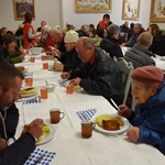 Wspólny posiłek w Sopocie w V Światowy Dzień Ubogich
