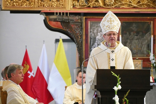 	– Polecajmy Bogu konflikt na granicy wschodniej i wszystkie inne, które targają naszym polskim społeczeństwem  – zaapelował metropolita gdański.