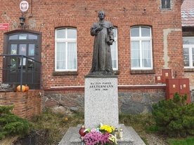 Pomnik ks. Aeltermanna w Mierzeszynie.