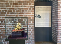 Korona Królewska prezentowana jest na specjalnej wystawie.
