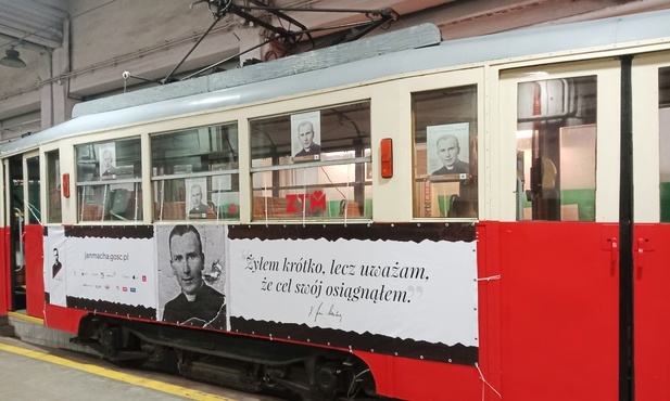 Region. Zabytowy tramwaj na śląskich ulicach z okazji beatyfikacji