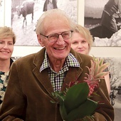 ▲	Fotograf dziś ma 92 lata i mieszka w Warszawie. Z wielką troską opowiadał o wydarzeniach, które zatrzymał w kadrze kilkadziesiąt lat temu.