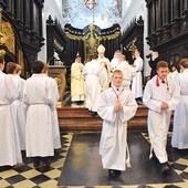	Posługujący gdańskiemu Kościołowi w nowej roli Mateusz (z lewej) i Jakub, chwilę po ceremonii.