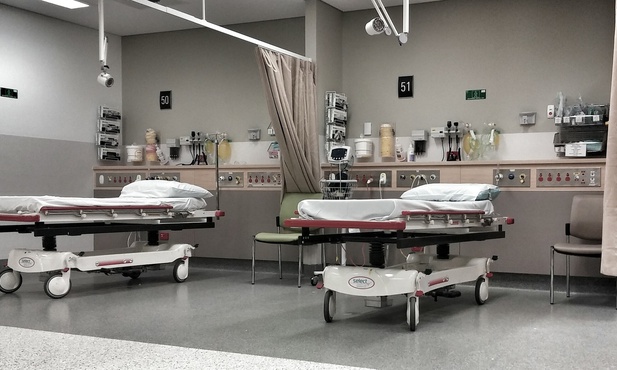 Śląskie. 3588 nowych przypadków koronawirusa i 40 zgonów. Służby wojewody zwiększają bazę łóżkową w szpitalach