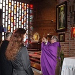 Biadoliny. Wprowadzenie relikwii św. Jana Pawła II
