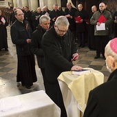 Nowi dziekani, wicedziekani i dekanalni ojcowie duchowni rozpoczęli posługę od złożenia wyznania wiary w płockiej katedrze.