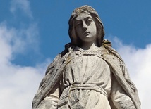 Fontanna z figurą Maryi Niepokalanej w Leżajsku.
