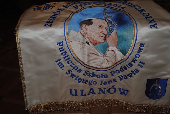 Sztandar dla Zespołu Szkolno - Przedszkolnego w Ulanowie