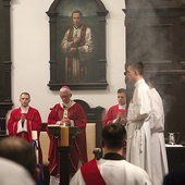 Wizerunek beatyfikacyjny patrona seminarium znajduje się już w prezbiterium kaplicy WŚSD.