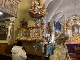 W Domaszkowie biskup poświęcił odnowioną ambonę.