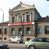 W Radomiu Regionalne Centrum Krwiodawstwa i Krwiolecznictwa im. dr. Konrada Vietha mieści się przy ul. Limanowskiego.