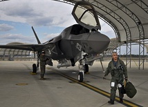 USA: Siły powietrzne zwolniły 27 osób za odmowę zaszczepienia się przeciwko Covid-19