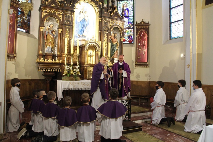Bielcza. Wprowadzenie relikwii św. Ojca Pio
