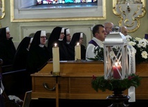 Msza św. pogrzebowa s. Michaeli Bubik w kościele św. Elżbiety w Cieszynie.
