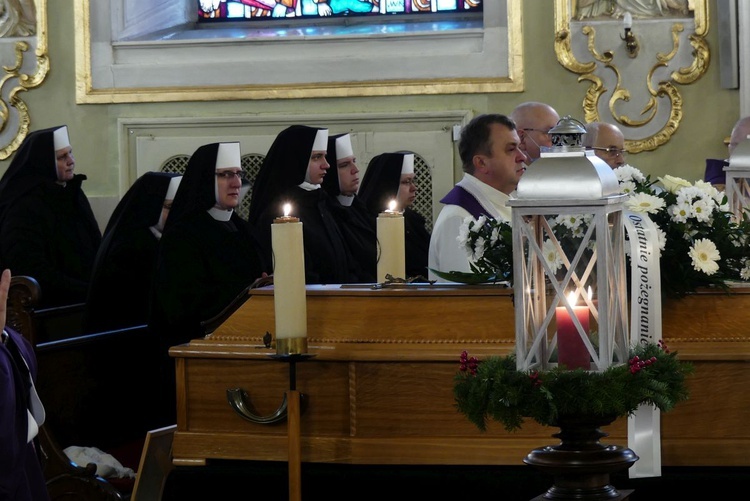 Msza św. pogrzebowa s. Michaeli Bubik w kościele św. Elżbiety w Cieszynie.