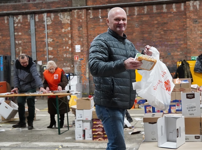 Caritas Archidiecezji Wrocławskiej. 800 paczek trafi do osób w kryzysie bezdomności