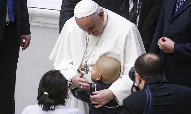 Papież do Kurii Rzymskiej: Nie można spędzić życia, chowając się za społecznym uznaniem