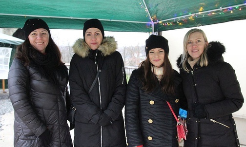 Bestwińska ekipa zaangażowana w organizację charytatywnego jarmarku bożonarodzeniowego dla Emilki Radzik.