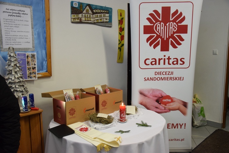 Pomoc Caritas dla ubogich w wigilię