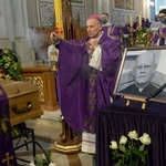 2021.02.06 - Pogrzeb ks. prał. Edwarda Poniewierskiego, kanclerza kurii. W ostatnim roku zmarło prawie 30 księży.