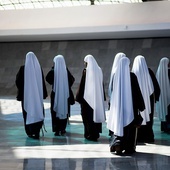 USA: Środowiska katolickie ostro skrytykowały P. Verhoevena za jego kontrowersyjny film „Benedetta”