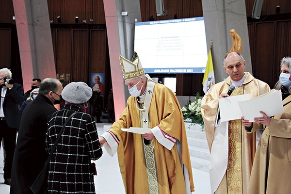 Podczas liturgii małżonkowie odnowili sakramentalną przysięgę.