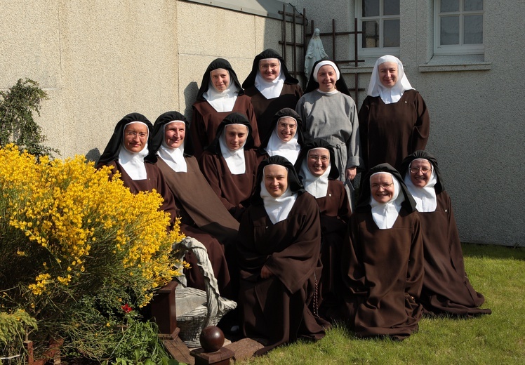 Obecnie w klasztorze na Islandii przebywa 13 sióstr