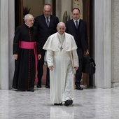 Watykan: Osoba świecka i zakonnica zastąpili prałatów podczas audiencji