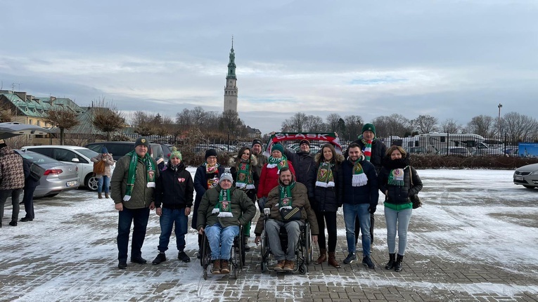 Kibice Śląska Wrocław uczestniczyli w pielgrzymce na Jasną Górę. "Jesteśmy świętym Kościołem grzeszników"