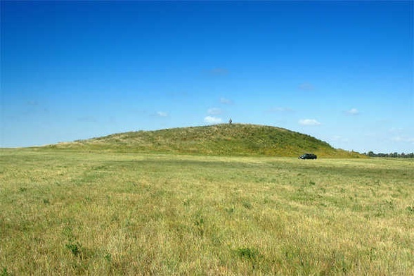 Złoty pektorał i lusterko z brązu - odkrycia archeologów w syberyjskim kurhanie