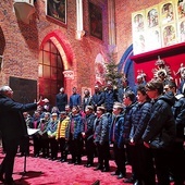 Na potrzeby „Evangelium Vitae” zostały przeznaczone ofiary zebrane w ostatnią niedzielę podczas koncertu kolęd „Poznańskich słowików” w katedrze wrocławskiej.
