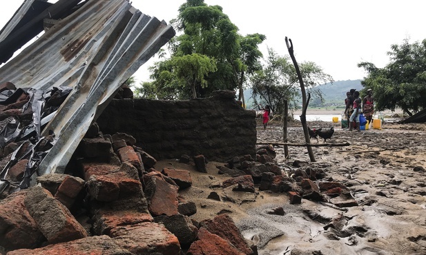 Afryka: tysiące ludzi dotkniętych cyklonem Ana