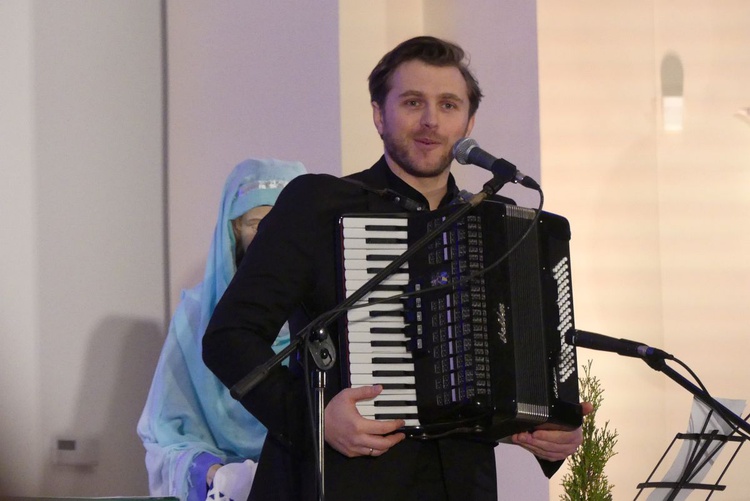 Andrzej Lampert podczas koncertu kolęd w bielskim kościele pallotynów.